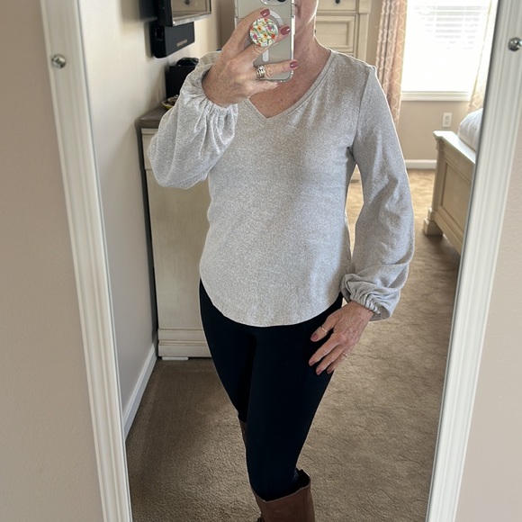 Simply Vera Vera Wang V Neck Balloon Sleeve Top - Picture 4 of 9